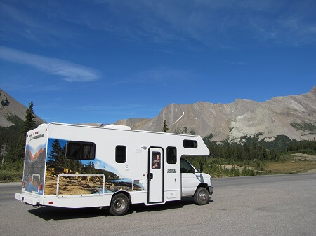 Experience the ultimate outdoors while travelling and camping in Canada.Bring your expenses down and enjoy free RV camping